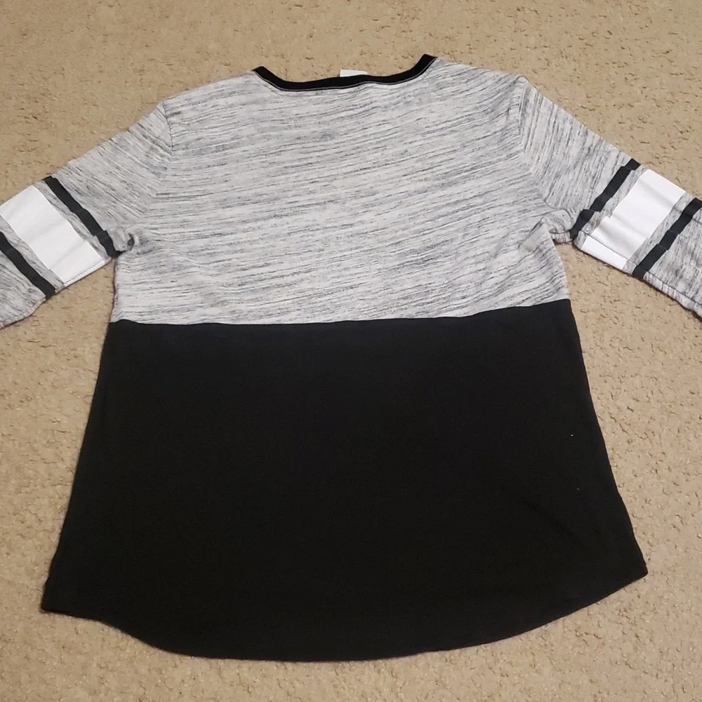 Victoria's Secret PINK 3 Quarter Sleeved T-Shirt - Picture 8 of 8